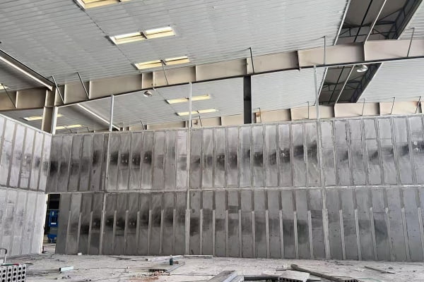 上發產業園輕質隔墻板施工現場